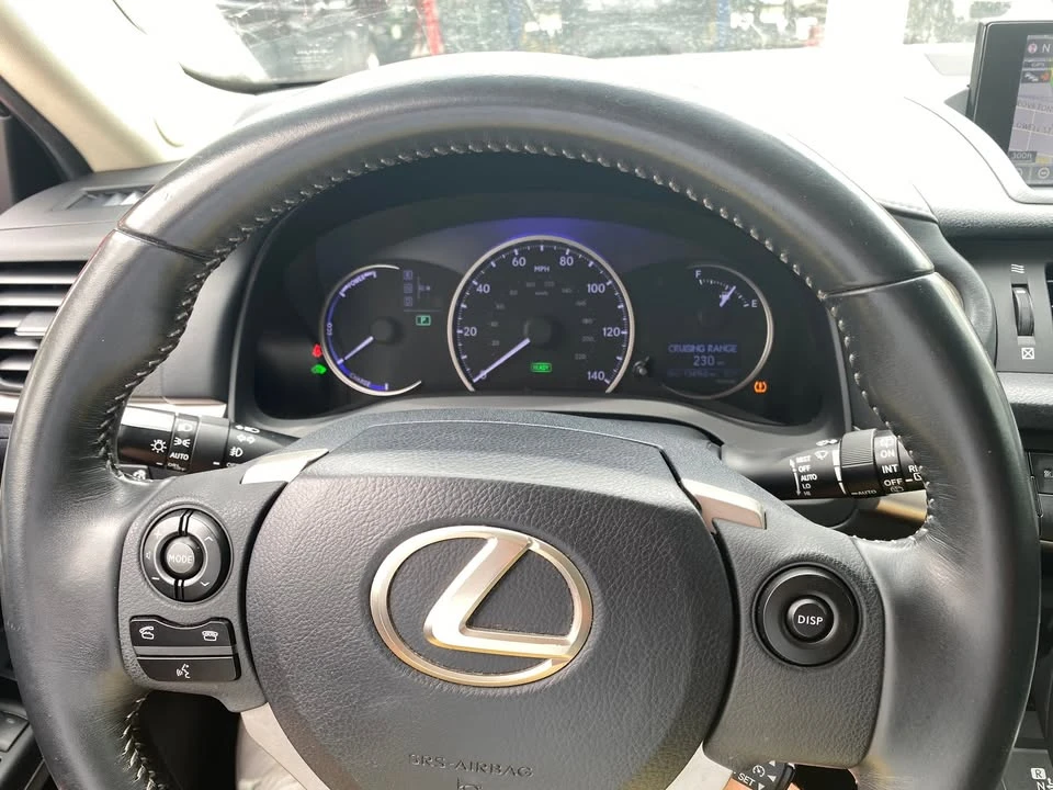 2014 Lexus CT - Image 11 of 13