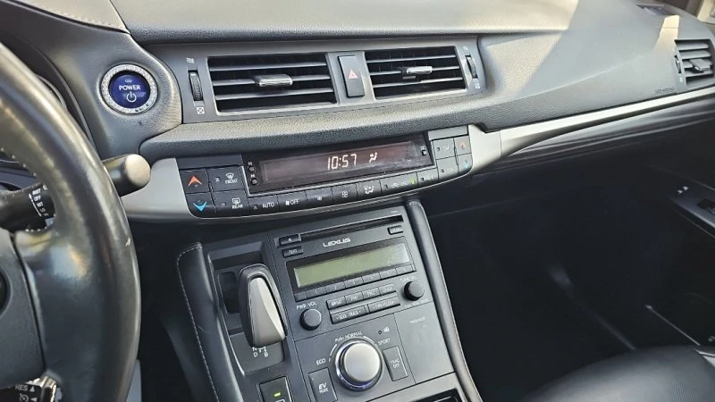 2014 Lexus CT - Image 16 of 17