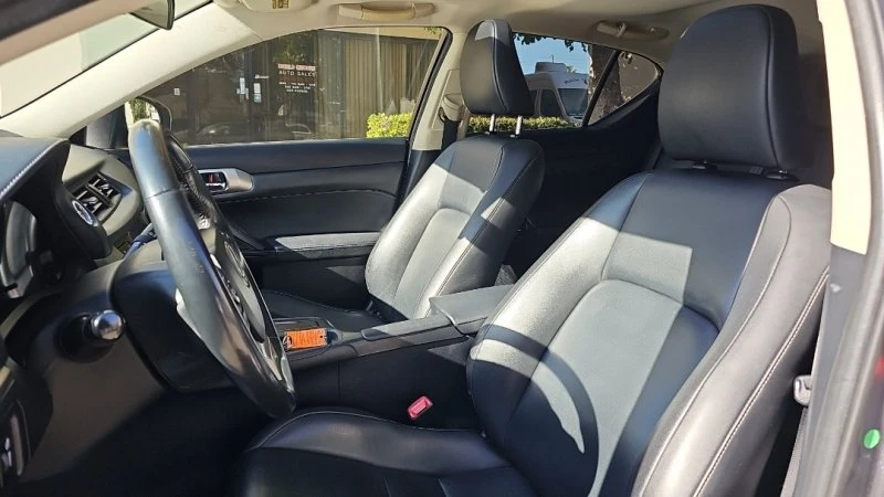 2014 Lexus CT - Image 10 of 17
