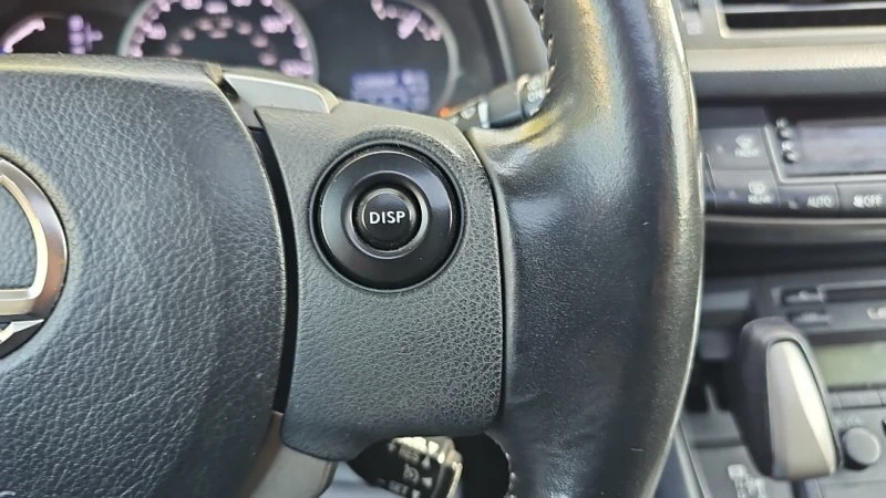 2014 Lexus CT - Image 15 of 17