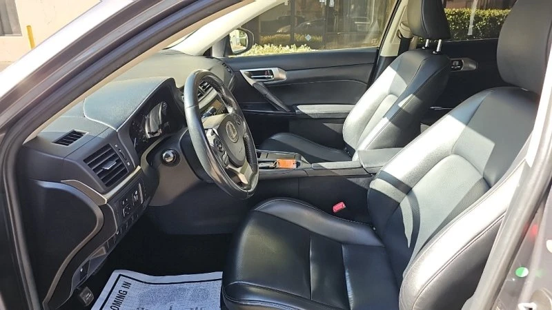 2014 Lexus CT - Image 9 of 17