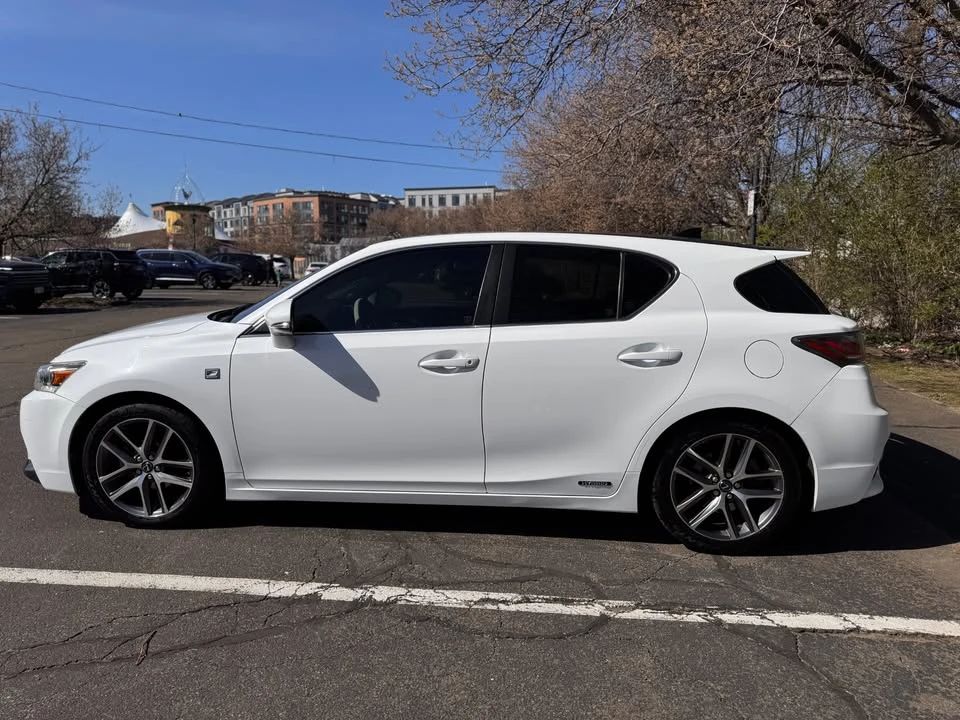 2014 Lexus CT - Image 3 of 16