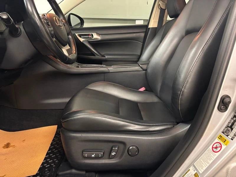 2014 Lexus CT - Image 12 of 20
