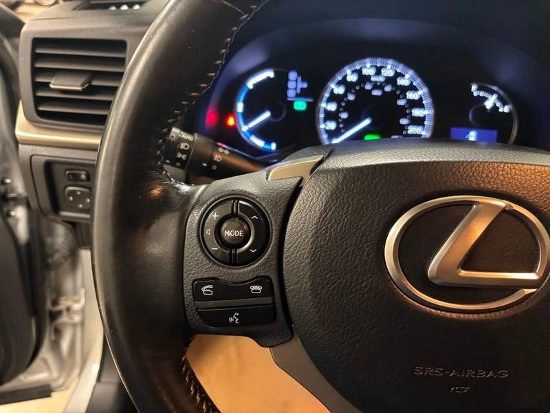 2014 Lexus CT - Image 16 of 20