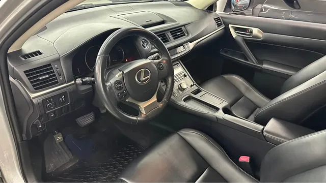 2014 Lexus CT - Image 3 of 13