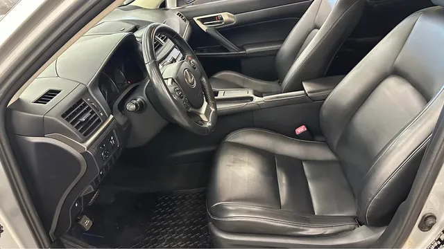2014 Lexus CT - Image 4 of 13