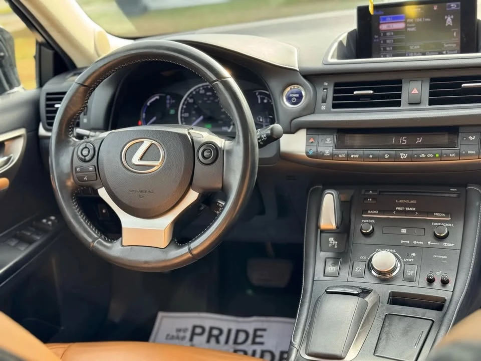 2014 Lexus CT - Image 17 of 19
