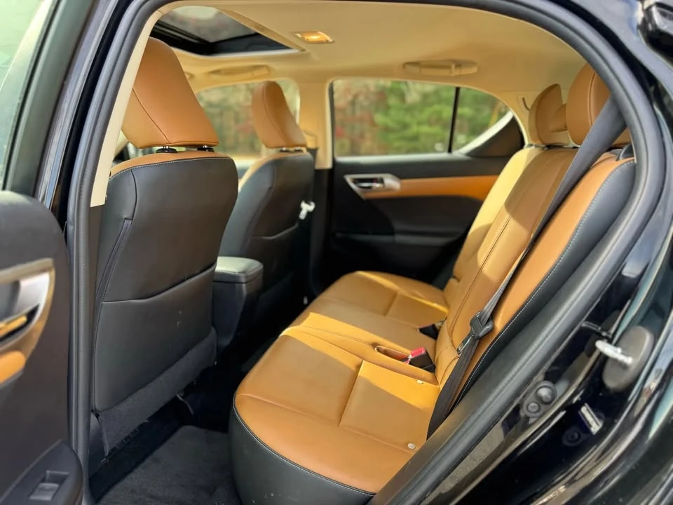 2014 Lexus CT - Image 11 of 19