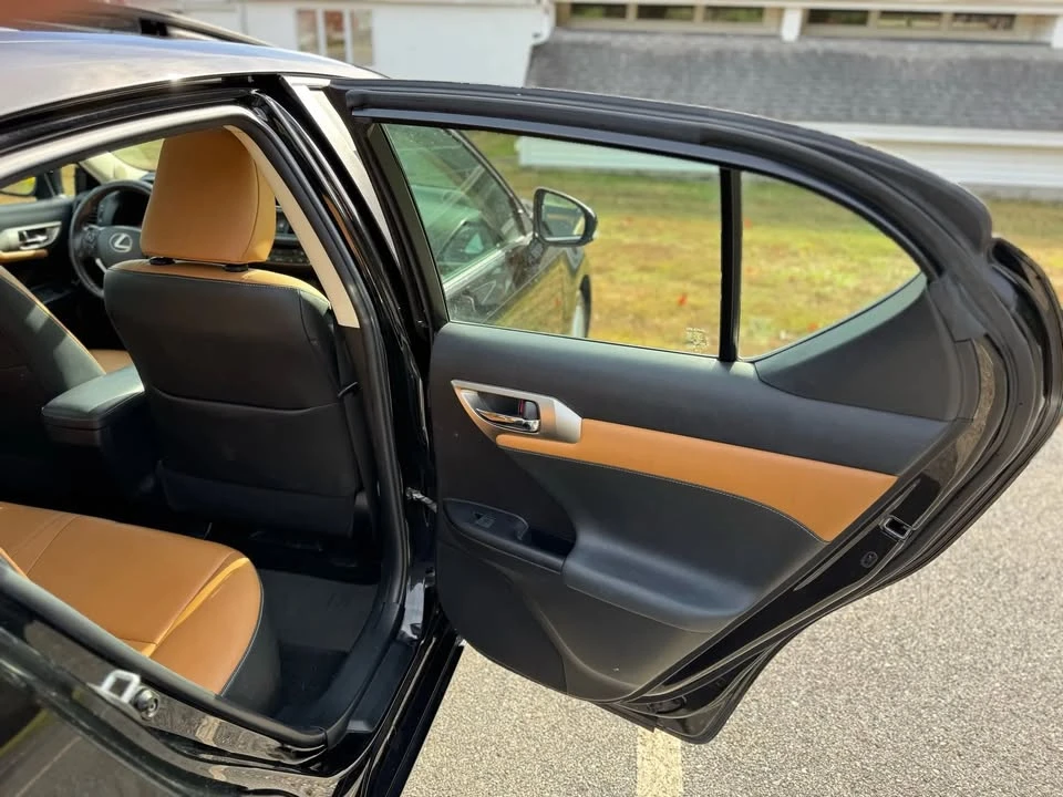 2014 Lexus CT - Image 12 of 19