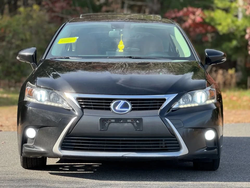 2014 Lexus CT - Image 2 of 17