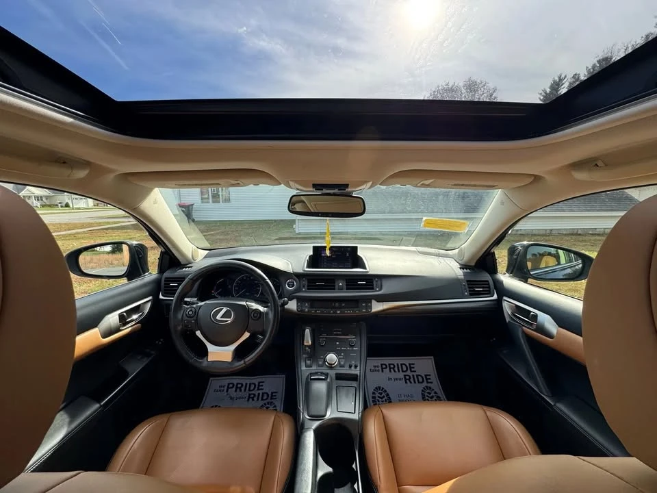 2014 Lexus CT - Image 15 of 17