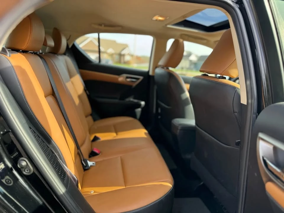 2014 Lexus CT - Image 12 of 17