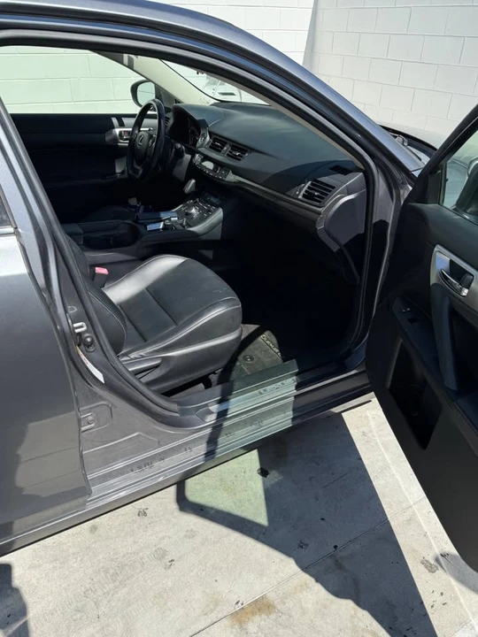 2014 Lexus CT - Image 11 of 14