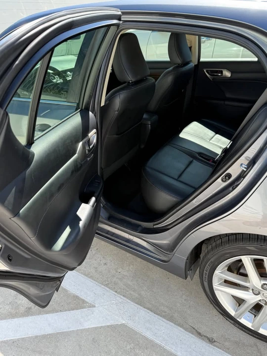 2014 Lexus CT - Image 9 of 14