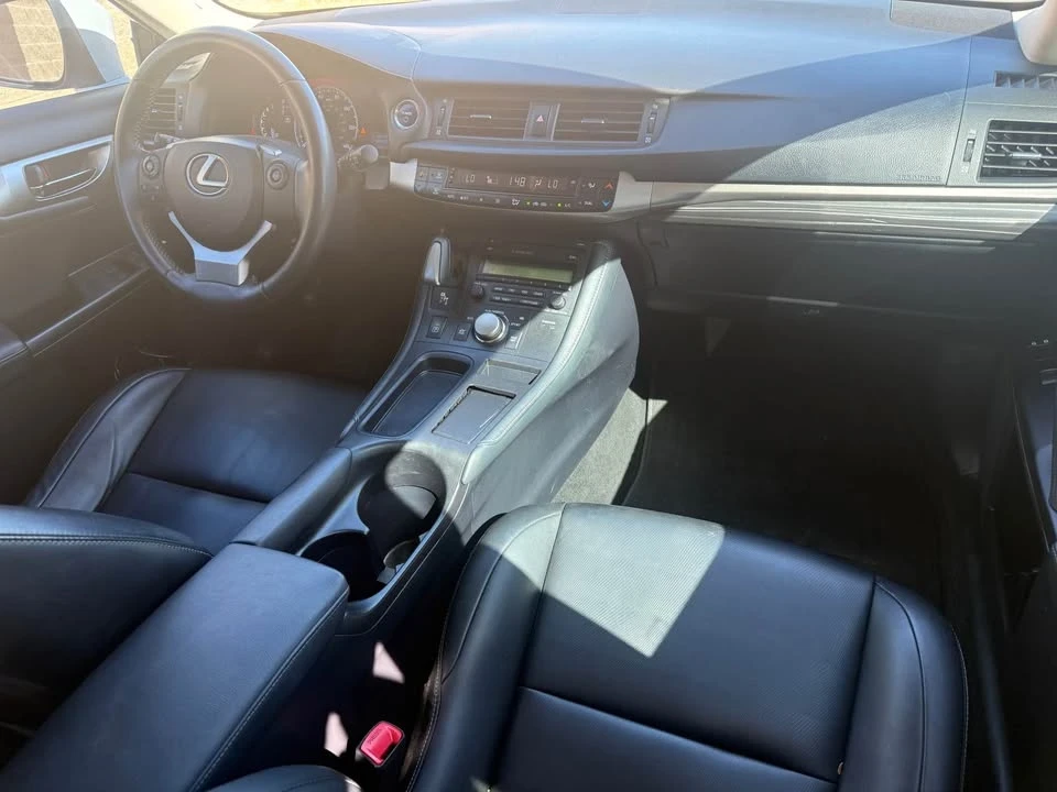 2014 Lexus CT - Image 8 of 9