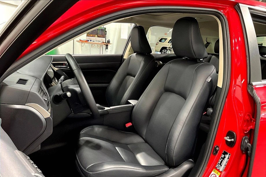 2014 Lexus CT - Image 19 of 20