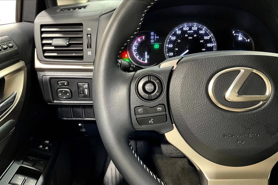 2014 Lexus CT - Image 12 of 20