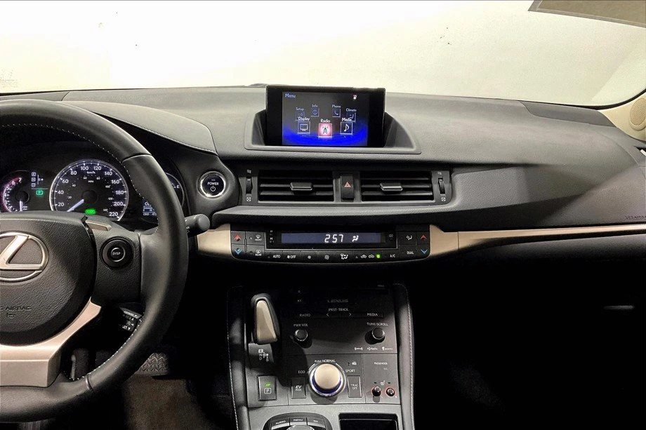 2014 Lexus CT - Image 16 of 20