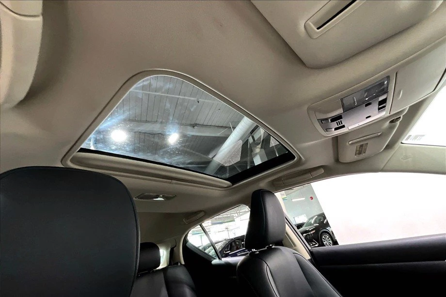 2014 Lexus CT - Image 18 of 20