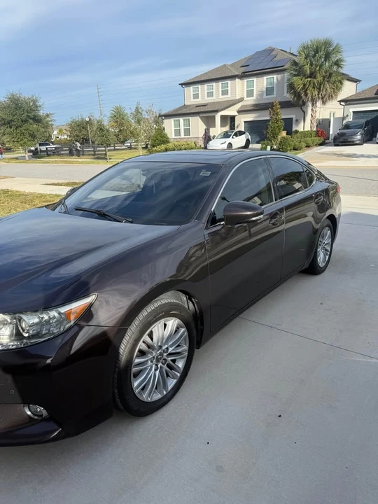 2014 Lexus ES 6th Gen - Image 9 of 10