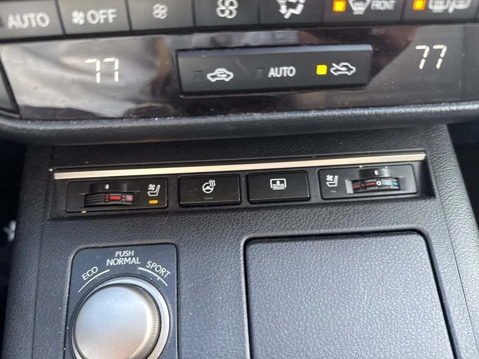 2014 Lexus ES 6th Gen - Image 14 of 17