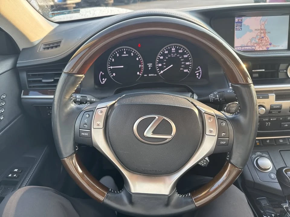2014 Lexus ES 6th Gen - Image 11 of 17