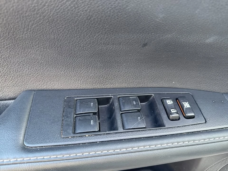 2014 Lexus ES 6th Gen - Image 9 of 17