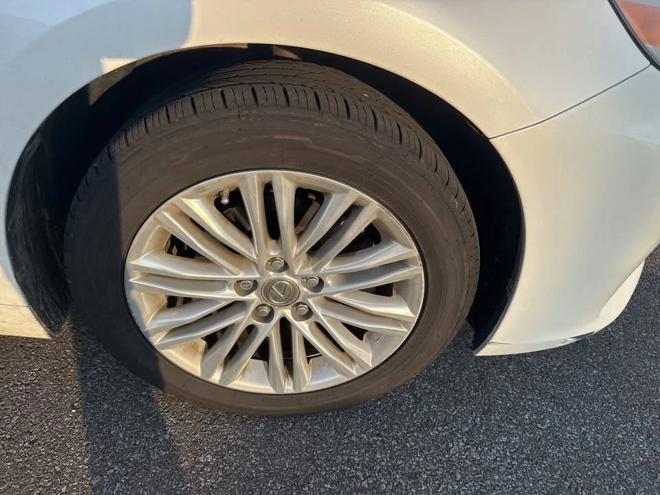 2014 Lexus ES 6th Gen - Image 3 of 17