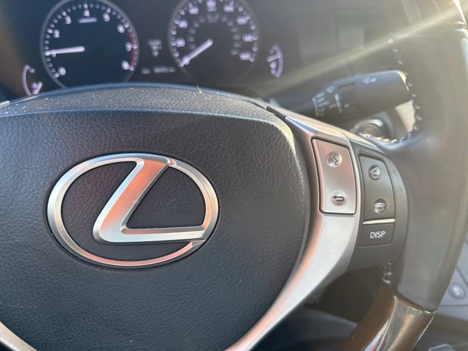 2014 Lexus ES 6th Gen - Image 10 of 17