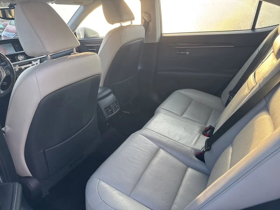 2014 Lexus ES 6th Gen - Image 6 of 17