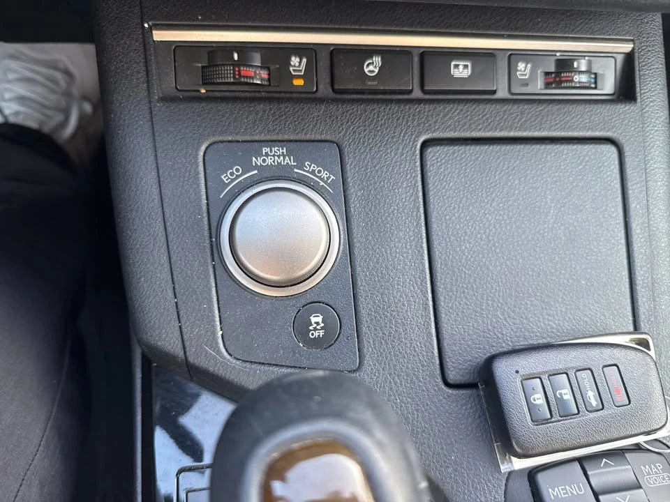 2014 Lexus ES 6th Gen - Image 15 of 17