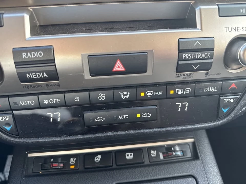 2014 Lexus ES 6th Gen - Image 13 of 17