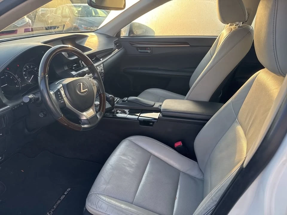2014 Lexus ES 6th Gen - Image 7 of 17