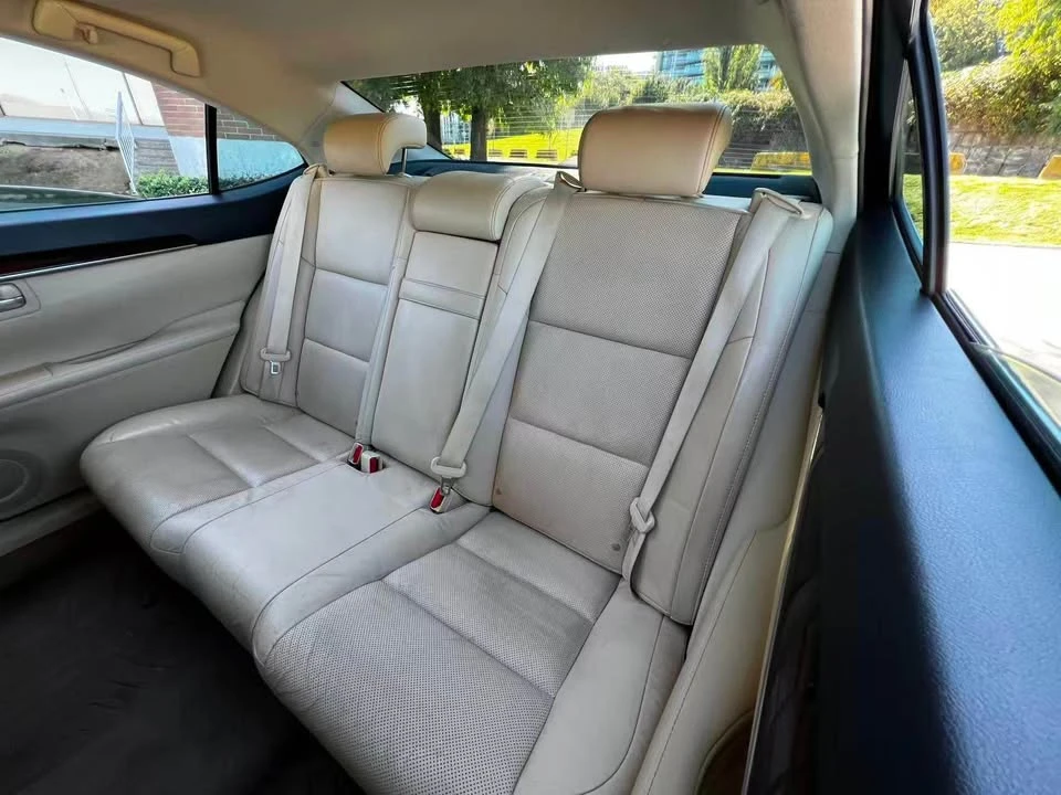 2014 Lexus ES 6th Gen - Image 6 of 7