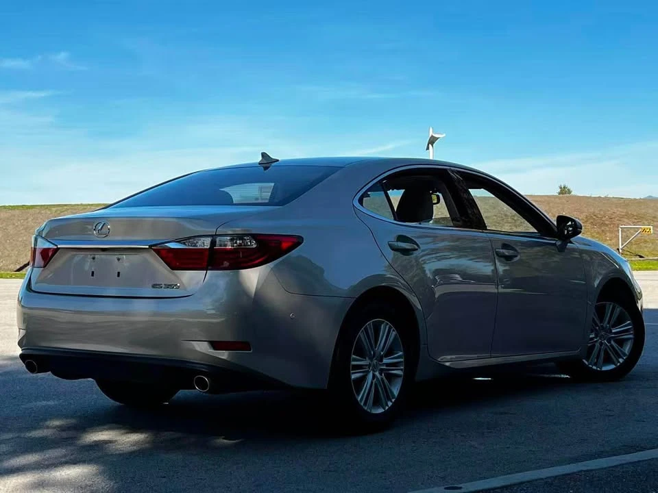 2014 Lexus ES 6th Gen - Image 3 of 7
