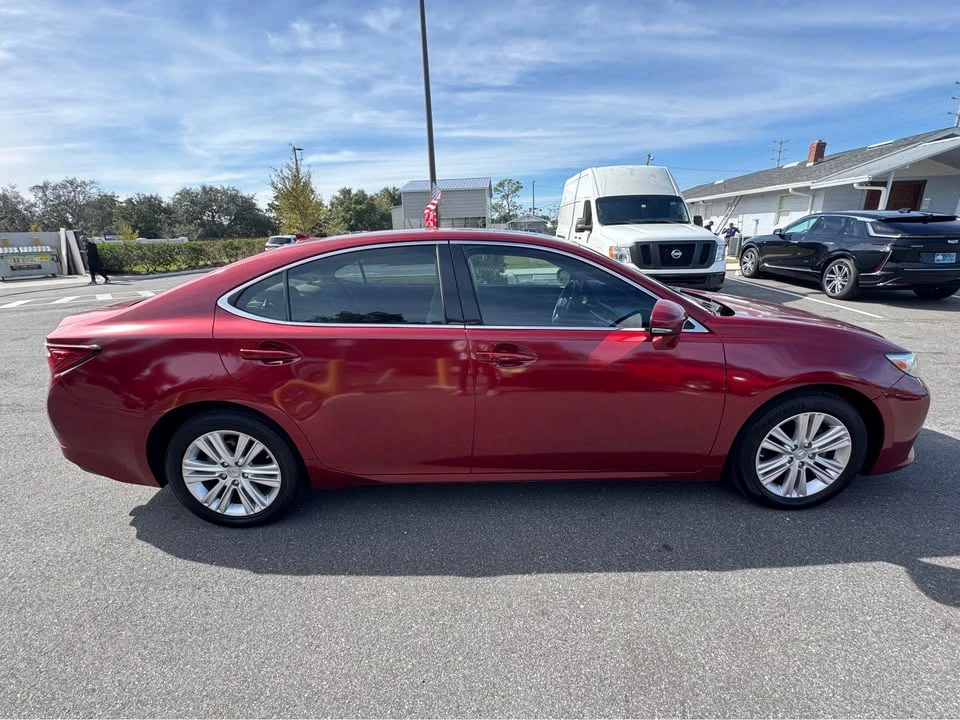 2014 Lexus ES 6th Gen - Image 2 of 13