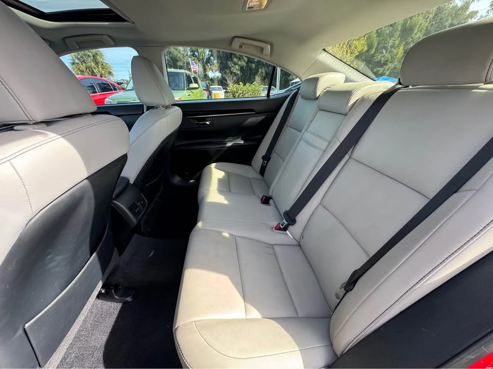 2014 Lexus ES 6th Gen - Image 13 of 13