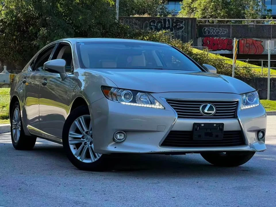 2014 Lexus ES 6th Gen - Image 2 of 7