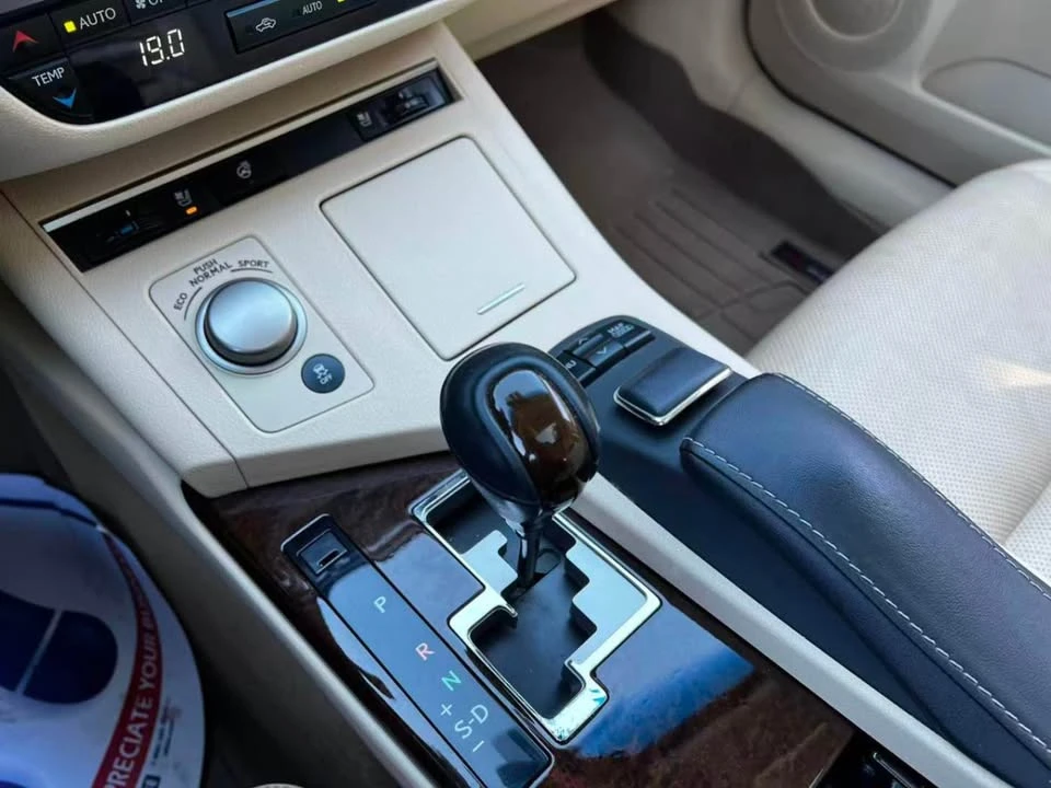 2014 Lexus ES 6th Gen - Image 7 of 7