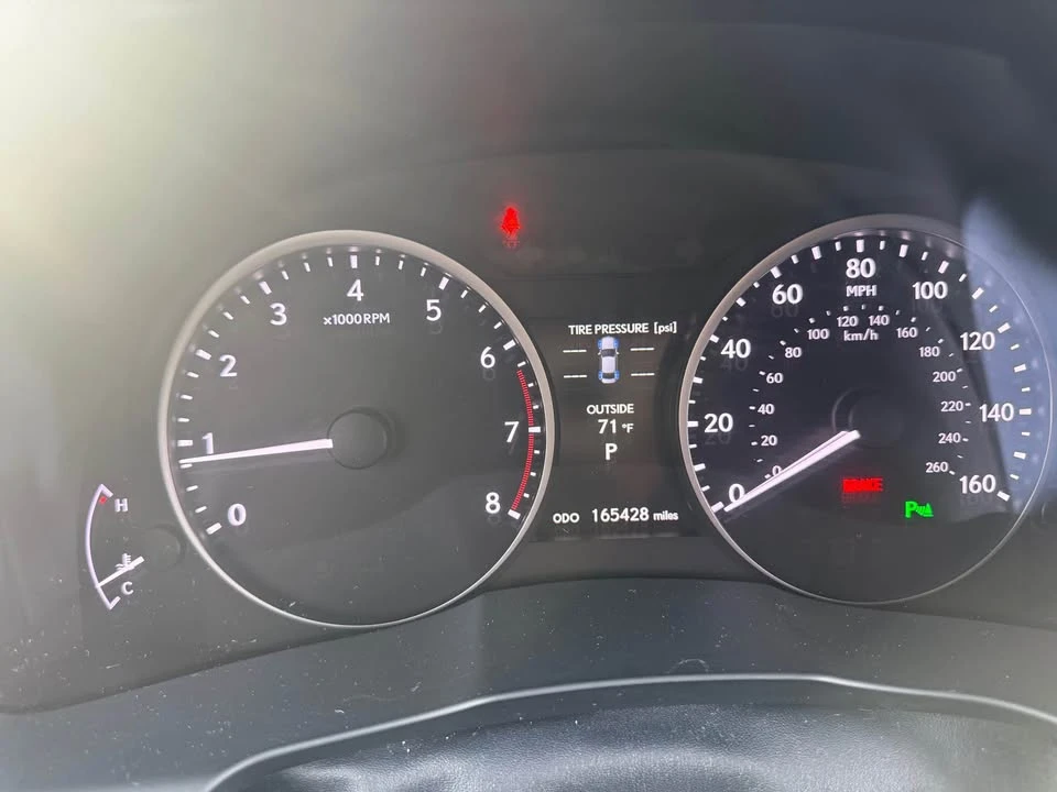2014 Lexus ES 6th Gen - Image 2 of 10