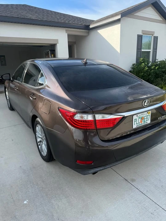 2014 Lexus ES 6th Gen - Image 8 of 10