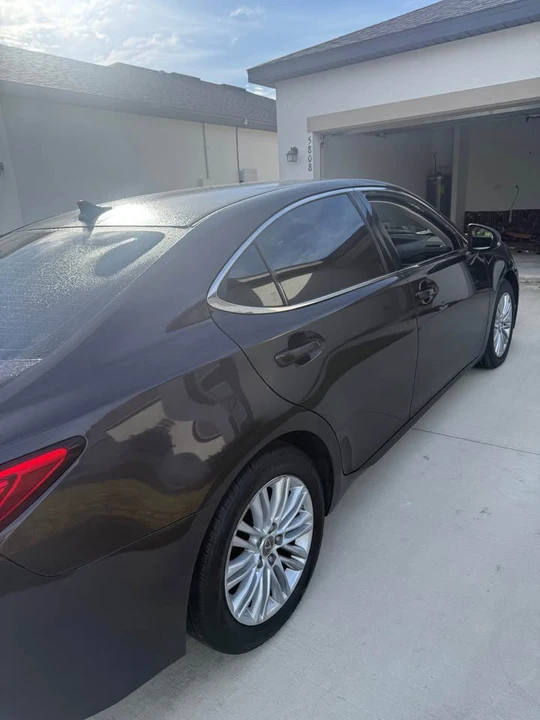 2014 Lexus ES 6th Gen - Image 6 of 10