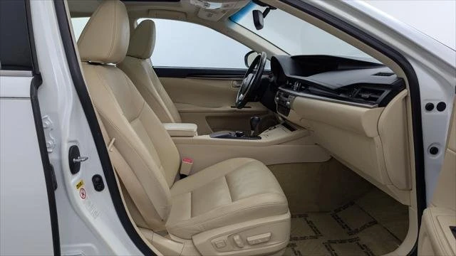 2014 Lexus ES 6th Gen - Image 18 of 20