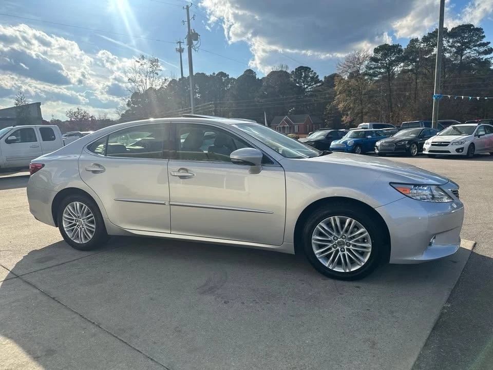 2014 Lexus ES 6th Gen - Image 6 of 19