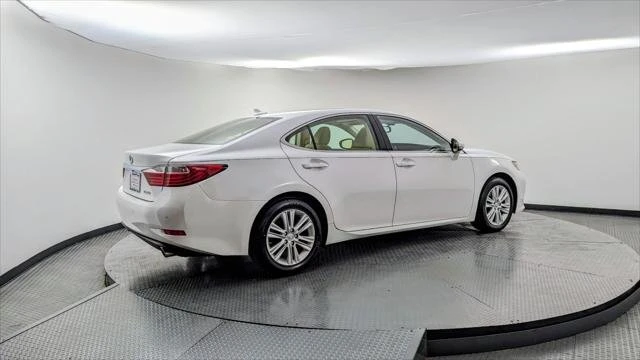 2014 Lexus ES 6th Gen - Image 6 of 20