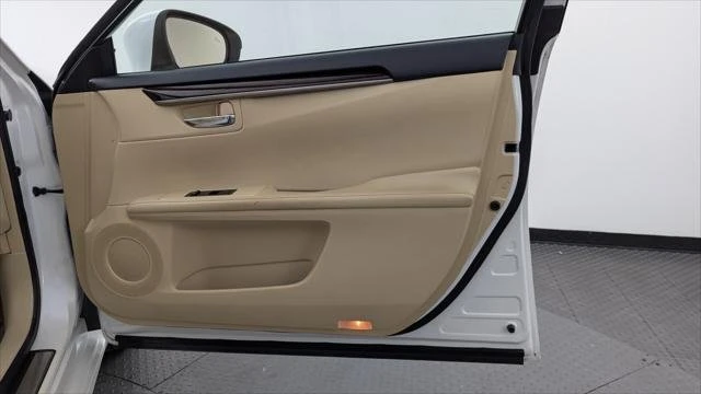 2014 Lexus ES 6th Gen - Image 20 of 20