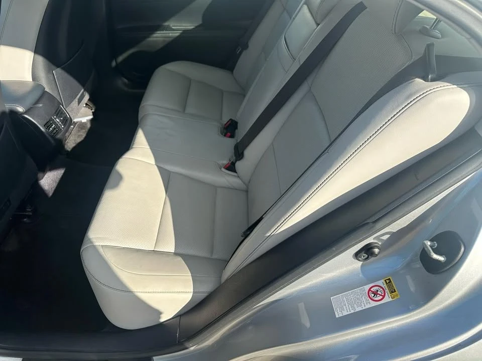 2014 Lexus ES 6th Gen - Image 16 of 19