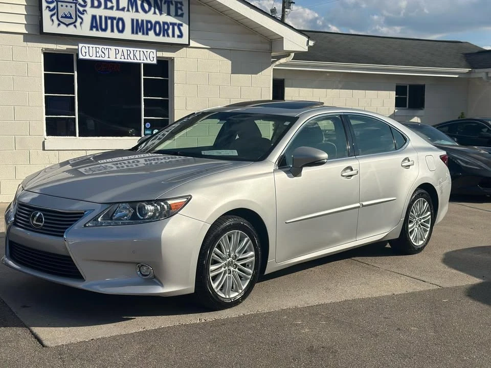 2014 Lexus ES 6th Gen - Image 10 of 19