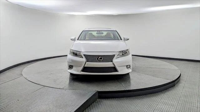 2014 Lexus ES 6th Gen - Image 10 of 20