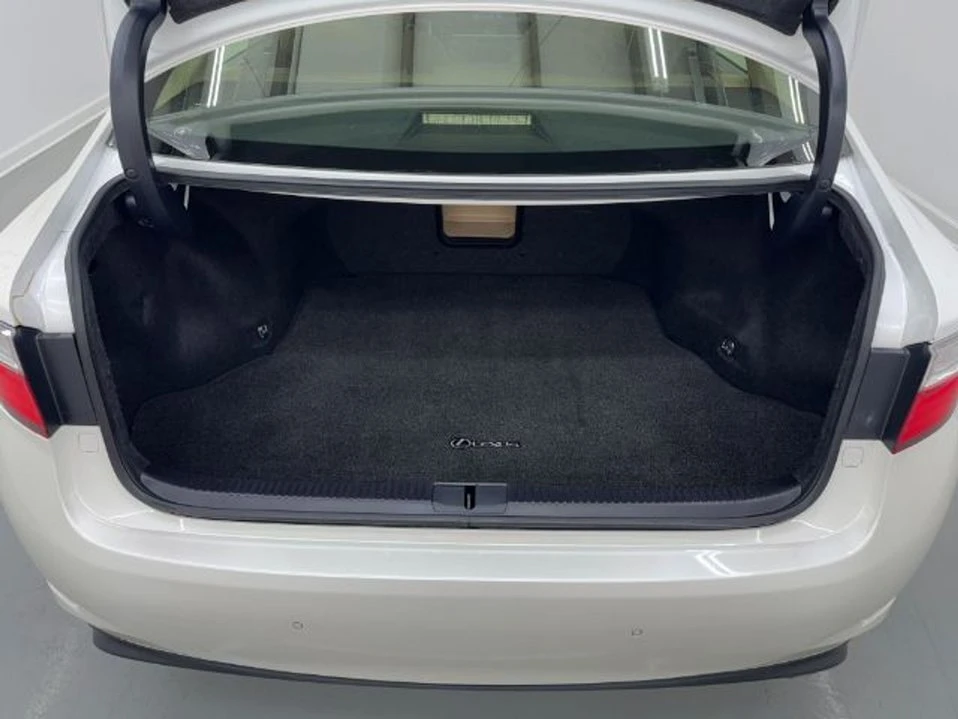 2014 Lexus ES 6th Gen - Image 5 of 6
